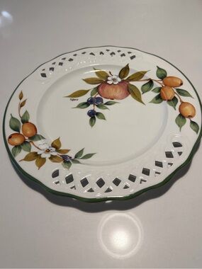 Brunelli dinner plate "Tiffany" pattern, lattice edge fruit motif.